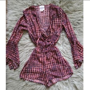 Romeo & Juliet Couture Bell Sleeve Print Romper Si